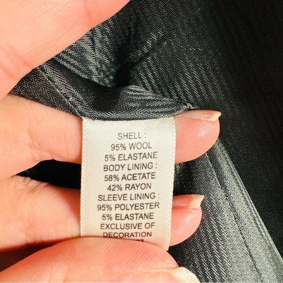 Banana Republic Two Button Black Classic Career Wool Blazer Size Women's 4 - Picture 6 of 8